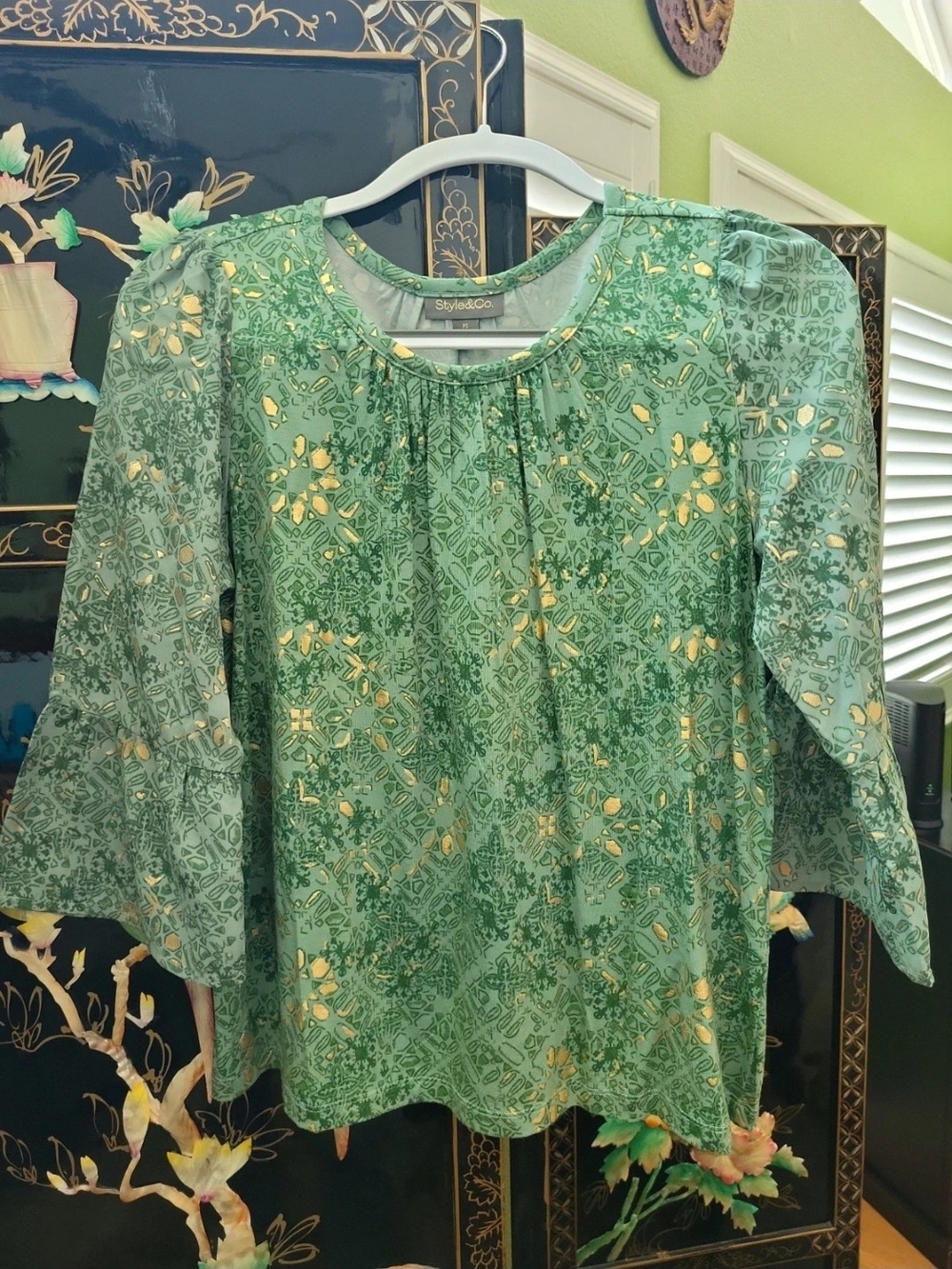 Style & Co. Green Floral Pattern Blouse with Cream Accents